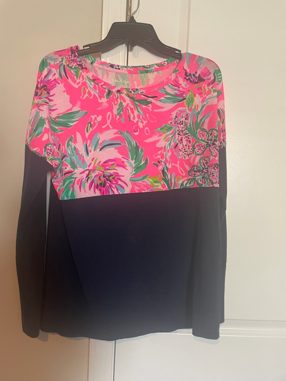 Lilly Pulitzer Pink Floral Finn with Navy - Medium EUC